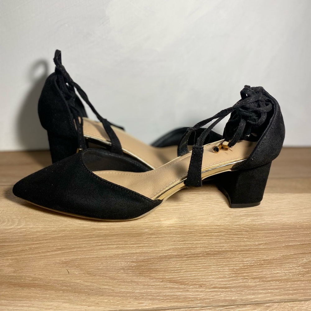 Source Unknown Black Suede Heels